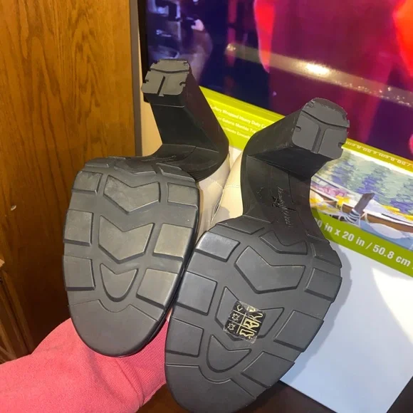 ✨SALEEEE✨ Alexander McQueen Leather Chelsea Block-Heel Booties - Picture 8 of 16